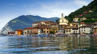 L'île de Monte Isola au cœur du lac d'Iseo