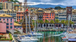 Vue sur le joli port de Gênes