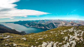 Le Monte Baldo, qui surplombe le lac de Garde