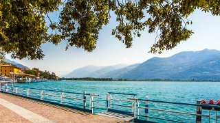 La promenade au bord du lac d'Iseo à Lovere