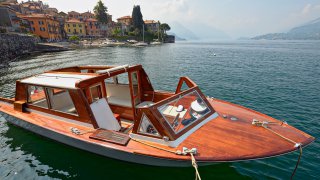 Bateau en bois traditionnel du lac de Côme