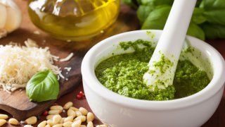 Du pesto fait-maison en Ligurie