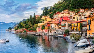 Le village de Menaggio au bord du lac de Côme