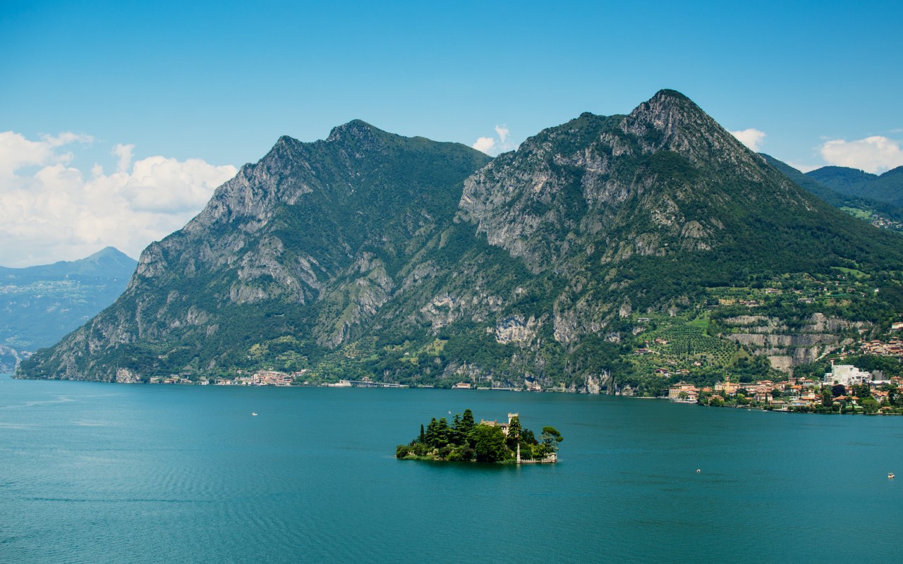 Vue aérienne sur le lac d'Iseo