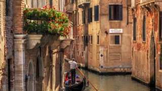 Un gondolier à Venise